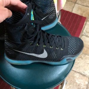 Kobe 10 Obama